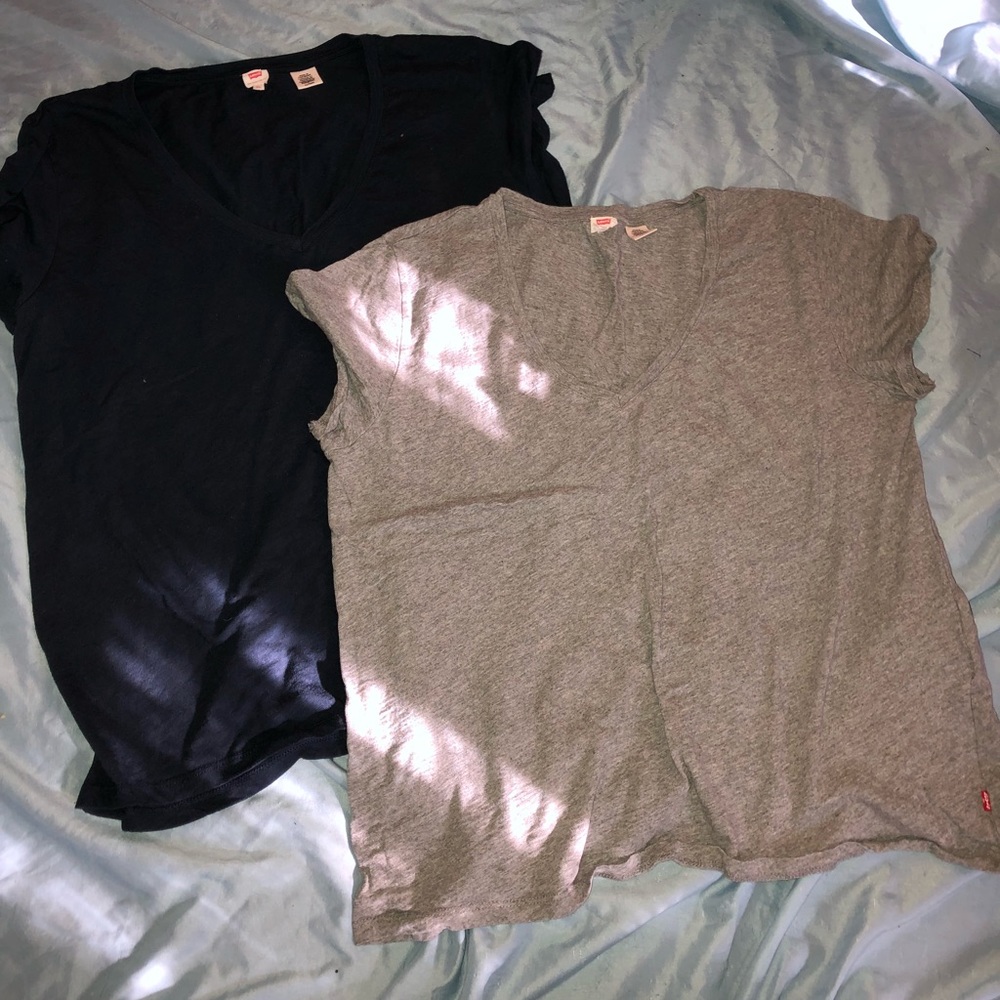 2 Levi’s V-Neck T-Shirts, Size XL